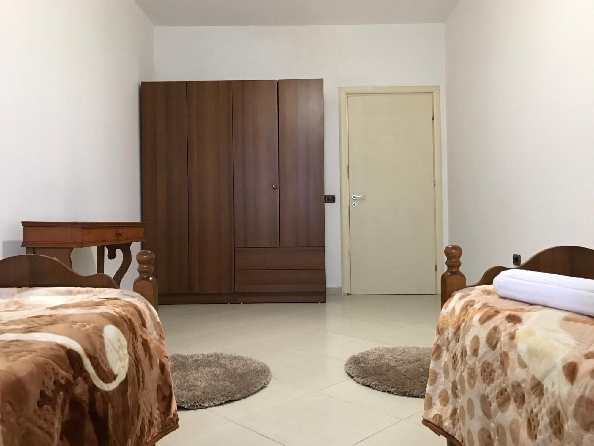 Home Sweet Home 1 - Guest House Tirana Habitación foto